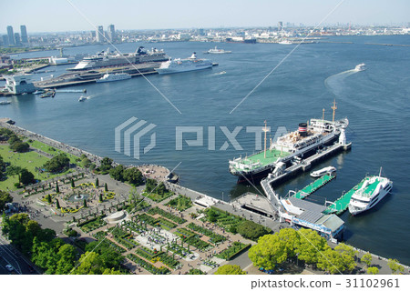 Yokohama Marine Tower to Yamashita Park 31102961