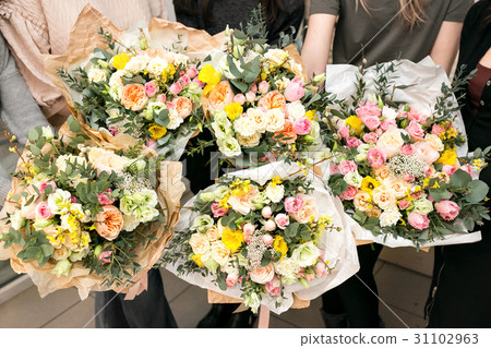 Workshop florist, making bouquets and flower 31102963