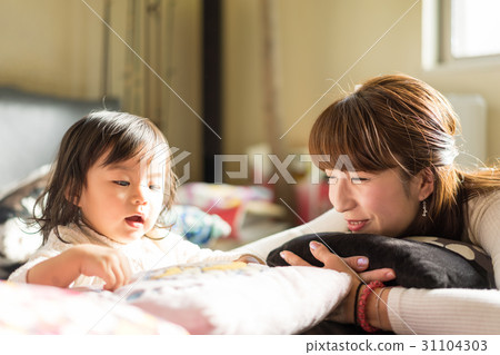 母親和孩子 31104303
