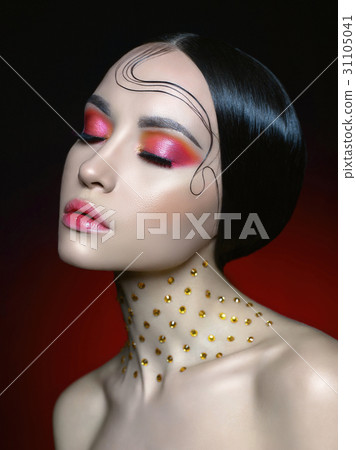 Woman with bright red makeup 31105041