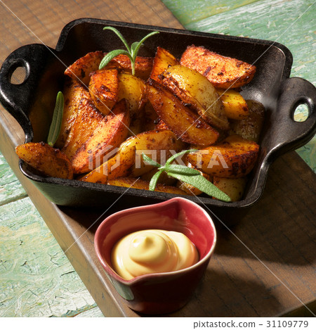 Potato Wedges and Cheese Sauce 31109779