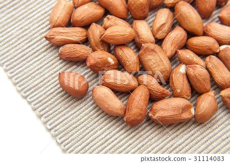 Peeled peanuts for background 31114083