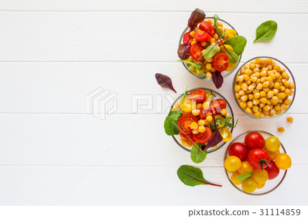 Healthy vegetarian salad with chickpeas 31114859