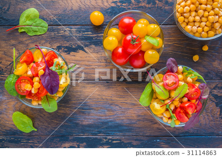 Chickpea salad with fresh tomatoes Chickpea salad with fresh tomatoes 31114863