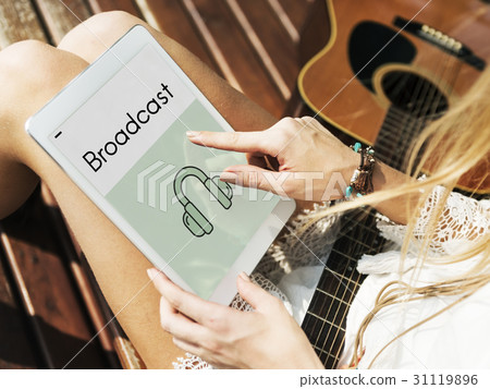 Audio Tune Entertainment Broadcast Media 31119896