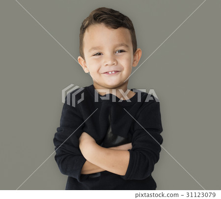 A little boy is really confidence 31123079
