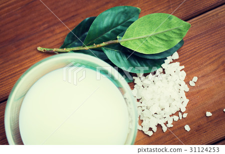 close up of citrus body lotion in bowl on wood 31124253