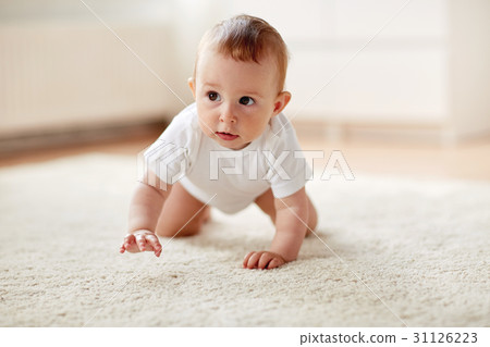 little baby in diaper crawling on floor at home 31126223