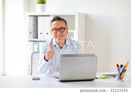 businessman with laptop showing thumbs up 31127245