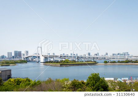The famous rainbow bridge cross Tokyo to Odaiba 31130640