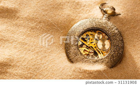 Clockwork inside mechanism in sand 31131908