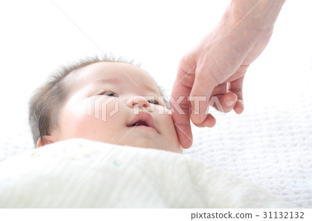誰是嬰兒的母親 31132132