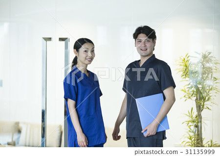 Two doctors 31135999