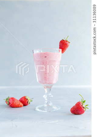 Strawberry and Banana Smoothie in a Glass Strawberry and Banana Smoothie in a Glass 31136089