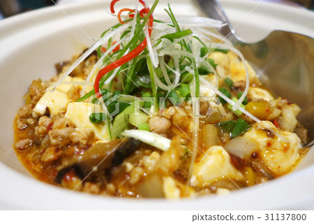 Tofu and mince with hot spicy sauce 31137800