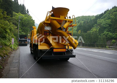 隧道施工的攪拌機車 31138296