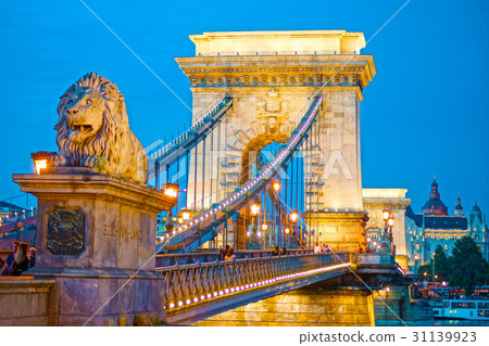 塞切尼鏈橋在晚上 塞切尼鏈橋在晚上 31139923