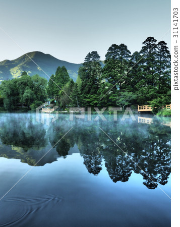 Scarlet lake (morning mist version) Scarlet lake (morning mist version) 31141703