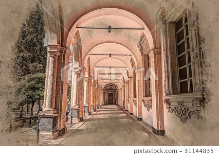 Image of the cloister arches inside a monastery. 31144835