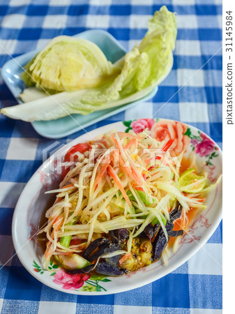 Spicy papaya salad with salted crab Spicy papaya salad with salted crab 31145984