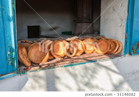 Traditional uzbek flatbread with sesame seeds  31146082