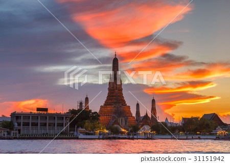 Wat arun on river view temple in bangkok Wat arun on river view temple in bangkok 31151942