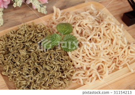 Instant noodle and dry instant vegetable noodle. Instant noodle and dry instant vegetable noodle. 31154213
