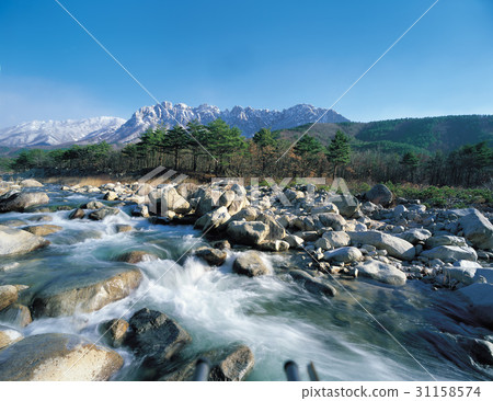 江原道雪嶽山蔚山岩 江原道雪嶽山蔚山岩 31158574