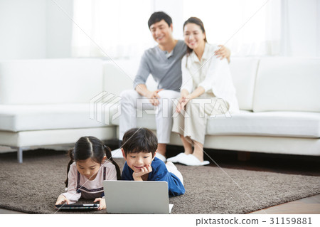 幸福的四個家庭 幸福的四個家庭 31159881
