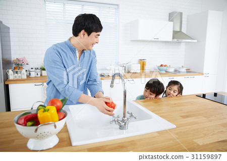 一個和諧的家庭 31159897