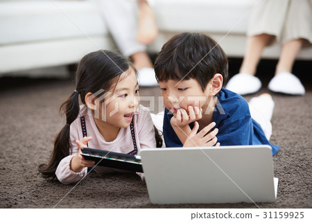 快樂的兄弟姐妹 快樂的兄弟姐妹 31159925