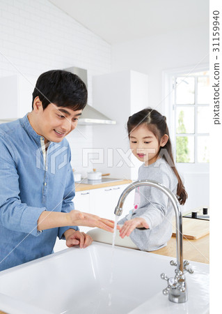 Happy Dad and Daughter Happy Dad and Daughter 31159940