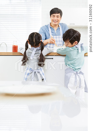 A harmonious family 31160092