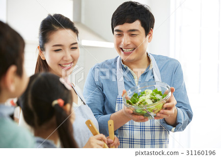 Happy four families 31160196