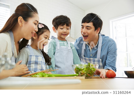 Happy four families Happy four families 31160264