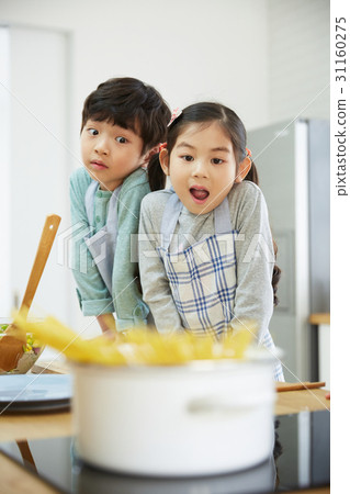 Happy couple 31160275