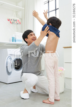 Happy Dad and Son 31160276