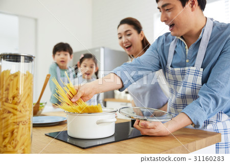 Happy four families 31160283