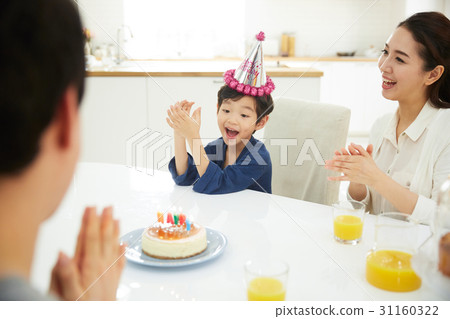 A harmonious family 31160322