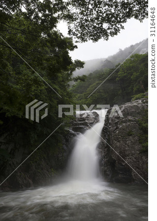 Yongcheon Waterfall, Hamyang-gun, Gyeongnam Yongcheon Waterfall, Hamyang-gun, Gyeongnam 31164648