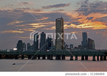 首爾漢江永登浦區汝矣島漢江鐵橋Lienchenia 63號樓 31166869