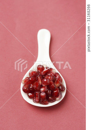 Pomegranate, spoon Pomegranate, spoon 31168266