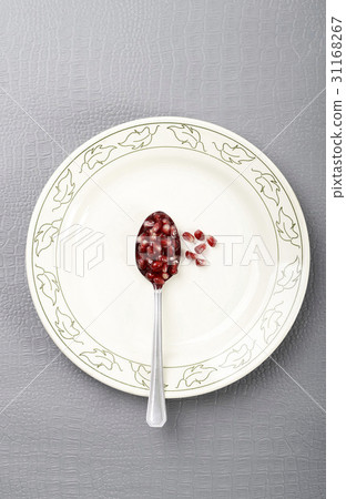Pomegranate, spoon, plate Pomegranate, spoon, plate 31168267