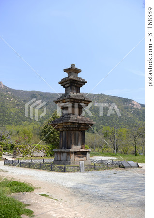Gangjin Three-storied stone pagoda（Treasure 298），Wolnam-siji，Gangjin-gun，Jeonnam 31168339