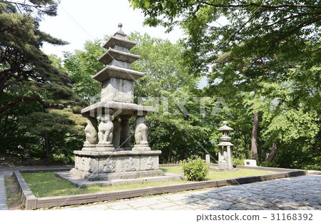 The three-storied pagoda of Hwaeomsa Temple (National Treasure No. 35), Hwaeomsa Temple (Historic Site No. 505), Gurye-gun, Jeollanam-do 31168392