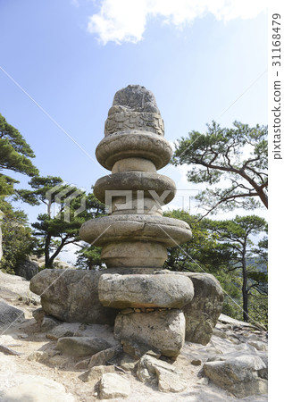 Gyeongju, Namsan Yongsan-gun Changseok-jo-joseong (Treasure 187), Gyeongju-si, Gyeongbuk 31168479
