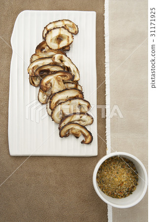 Shiitake mushrooms 31171925