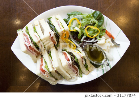 Sandwich, salad 31177874