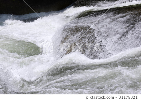 Fubuzuki waterfall 31179321