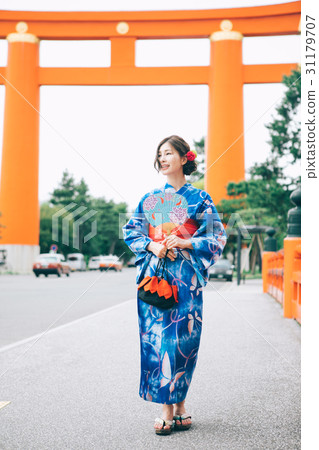 一名婦女在京都觀光的浴衣時尚 31179707